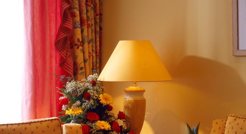 Relais & Chateaux Hotel Schwarzmatt Badenweiler Rum bild